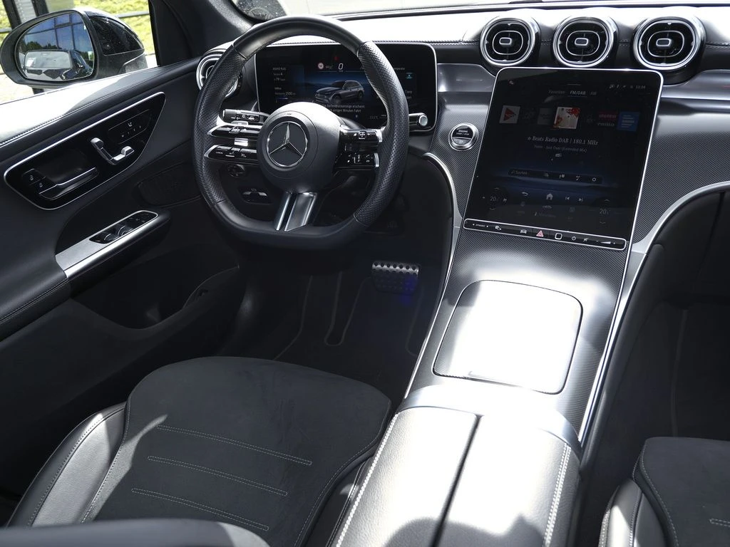 Mercedes-Benz-GLC 220 d-image-8