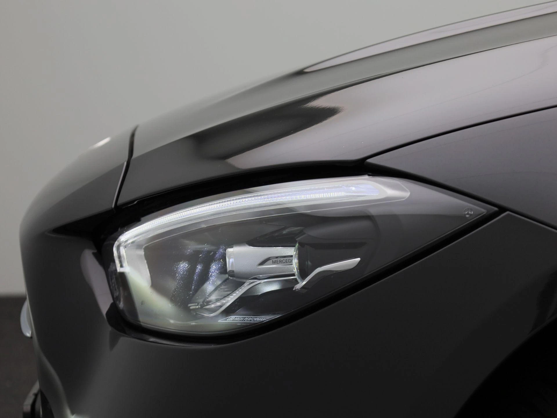 Mercedes-Benz-C-Klasse-image-14