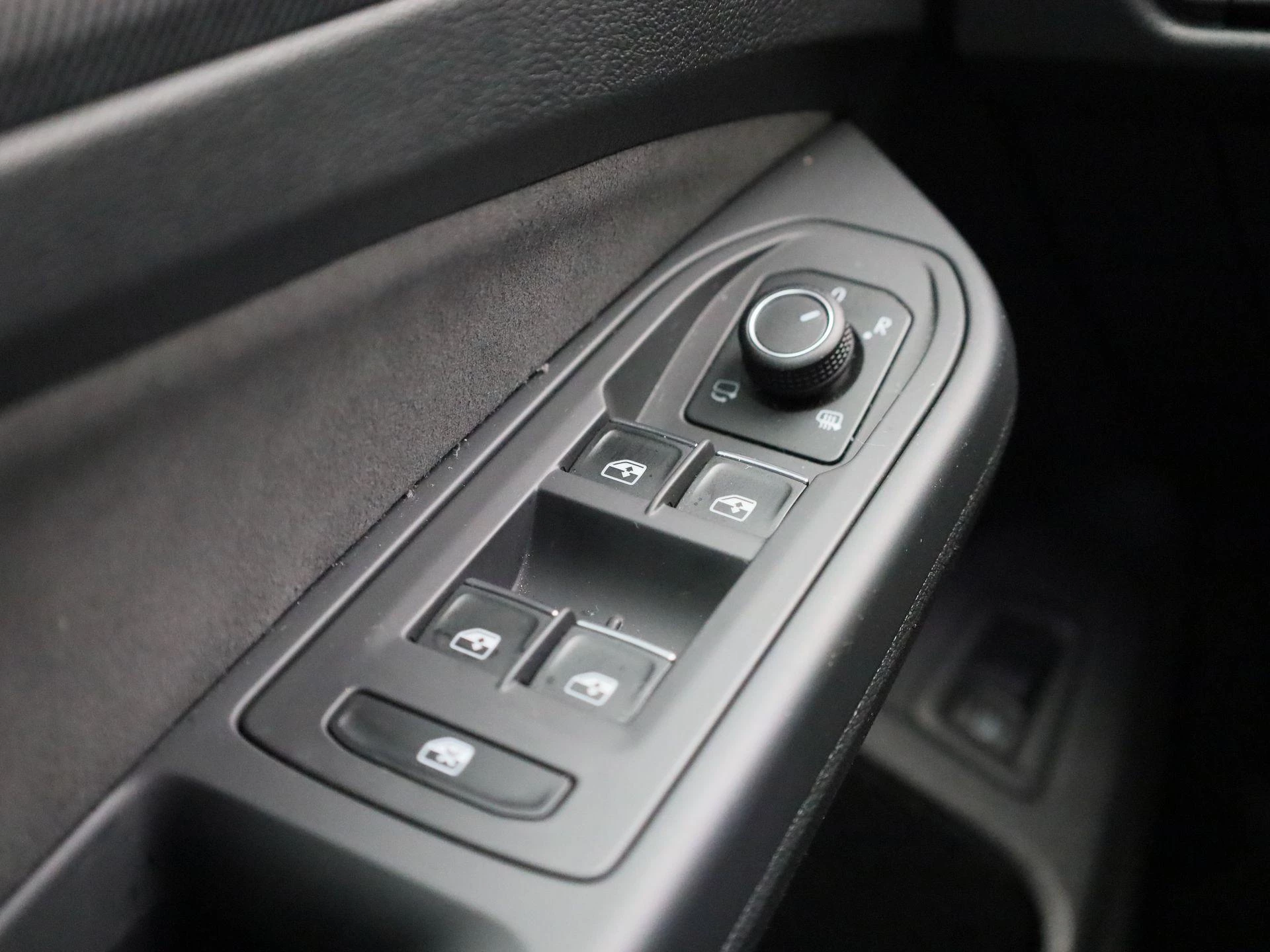 Volkswagen-Golf-image-33
