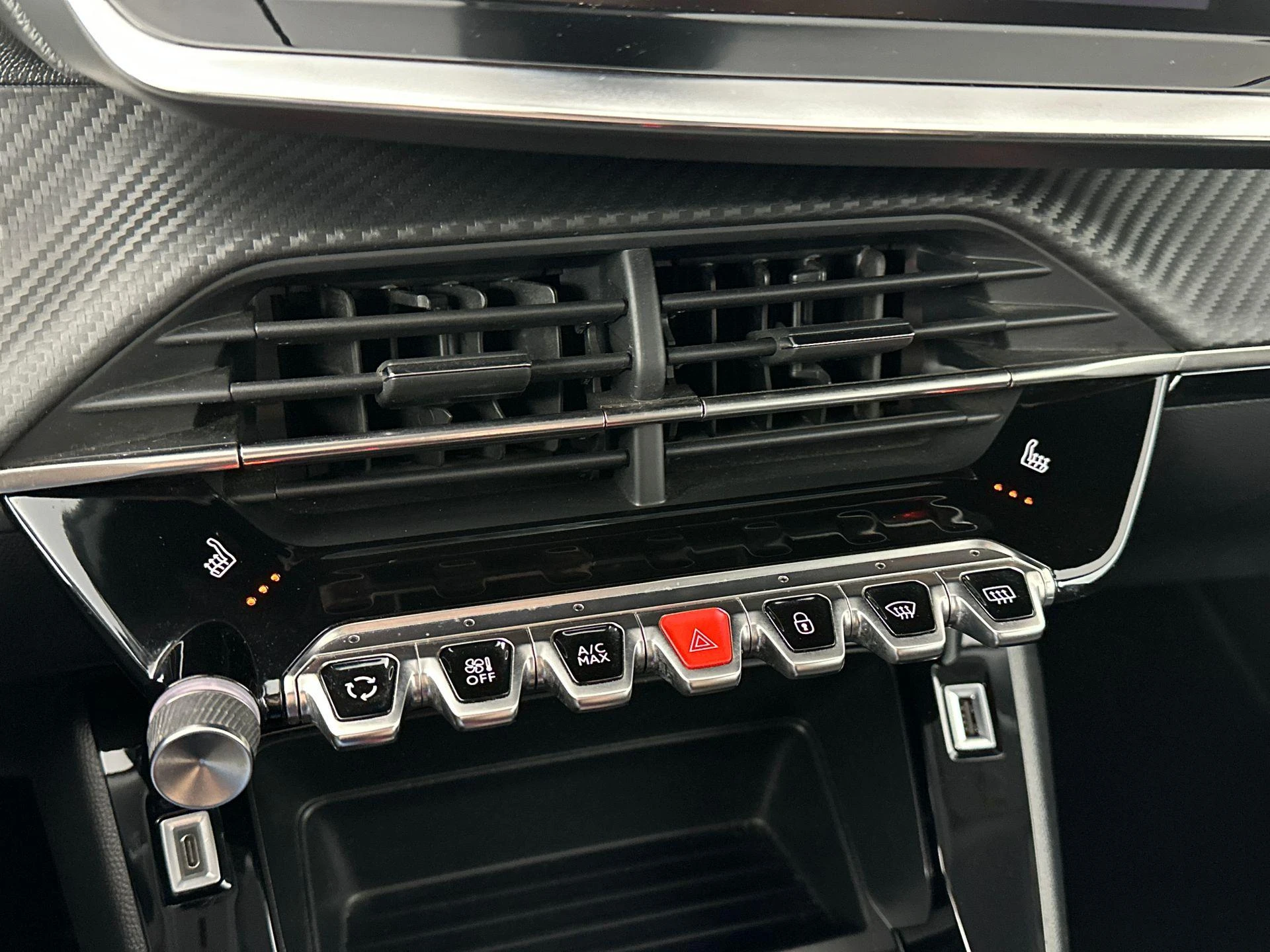 Peugeot-e-2008-image-8