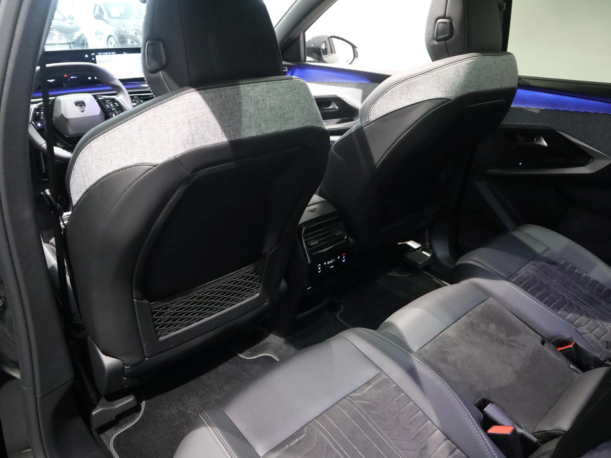 Peugeot-e-5008-image-11
