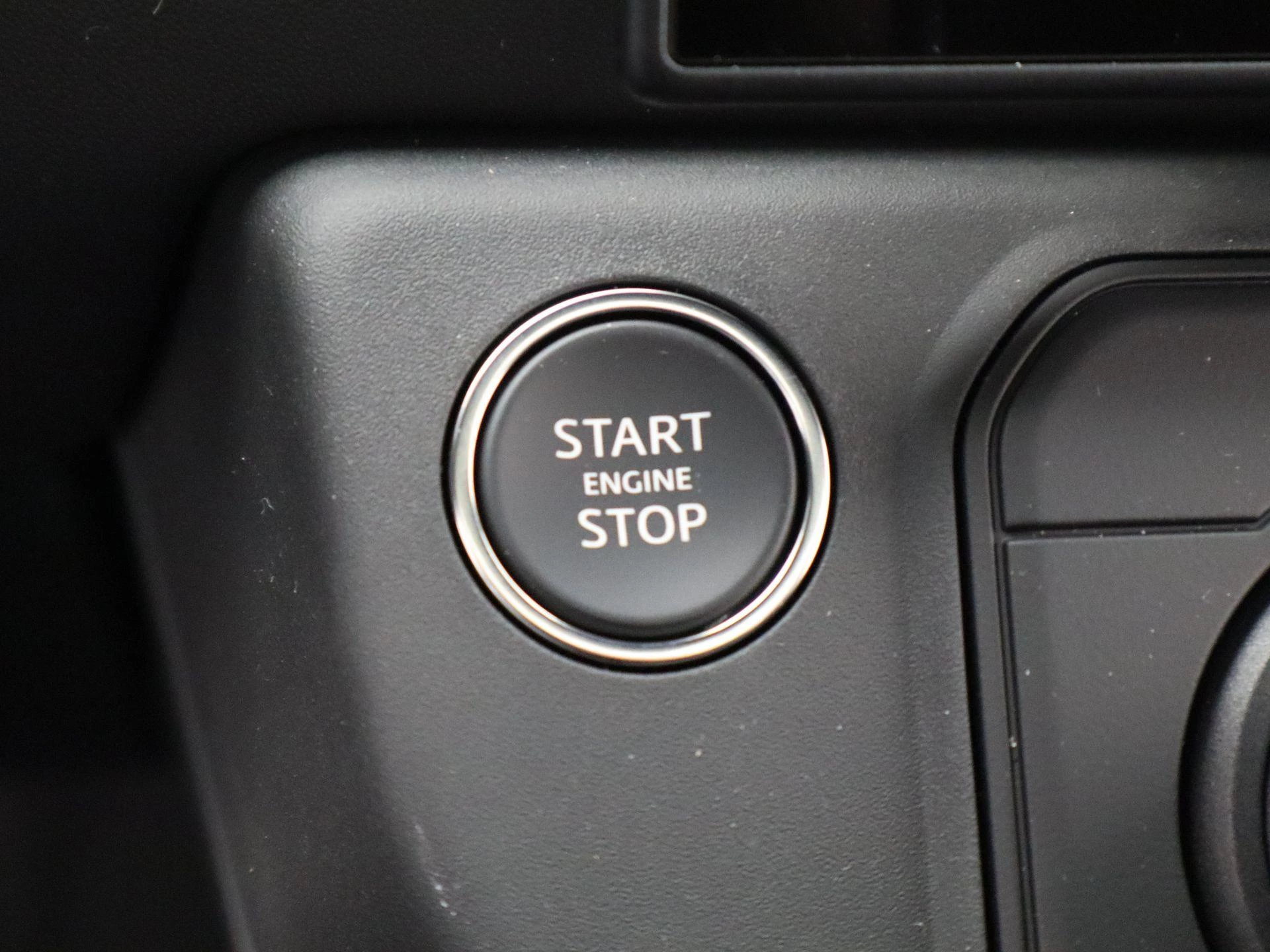 Land Rover-Defender-image-16