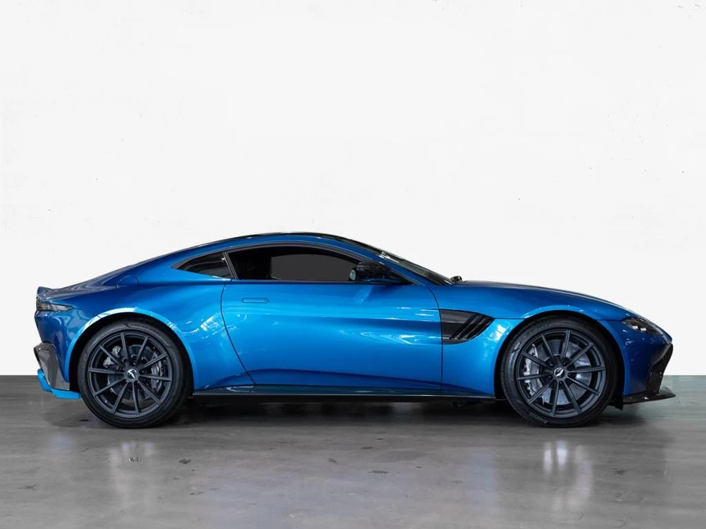 Aston Martin-V8 Vantage-image-22