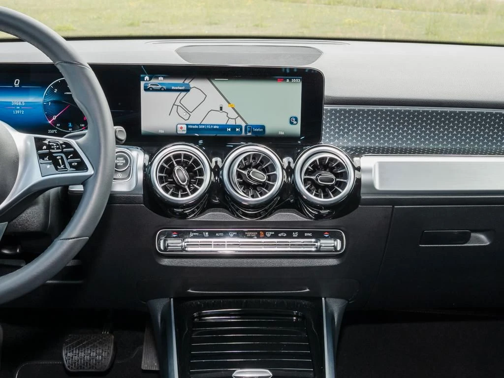 Mercedes-Benz-GLB 200 d-image-10