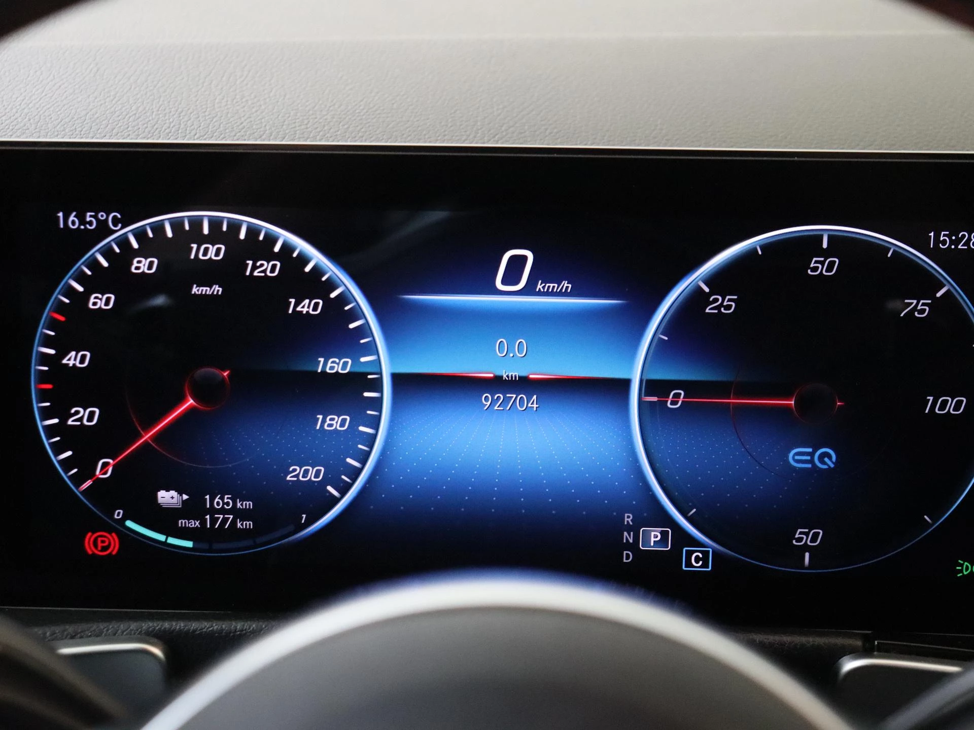 Mercedes-Benz-EQB-image-12