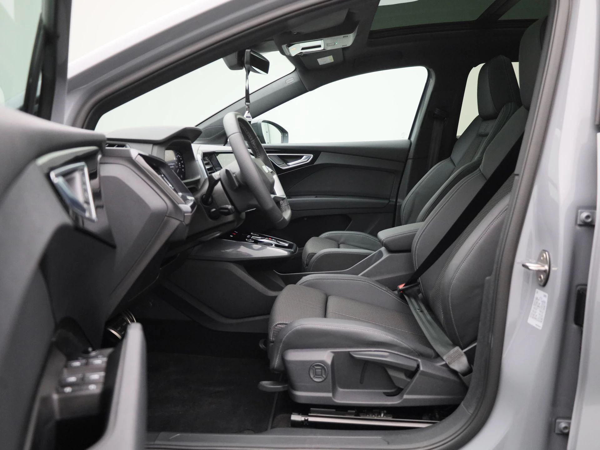 Audi-Q4 e-tron-image-10