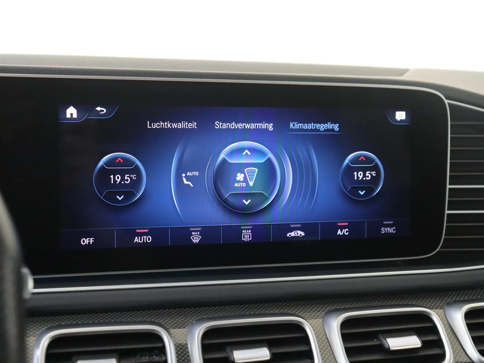 Mercedes-Benz-GLE-image-26