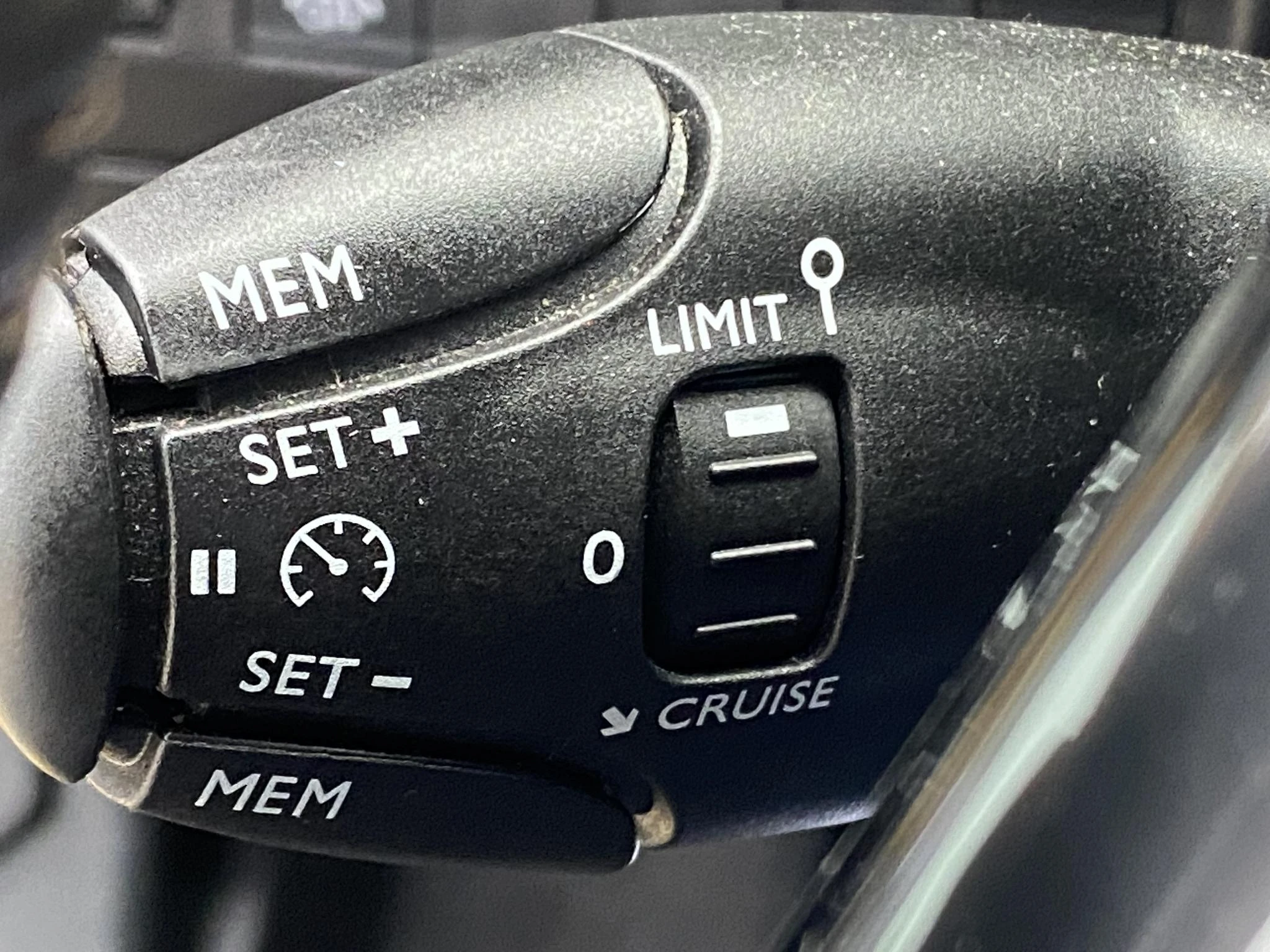 Peugeot-e-208-image-17