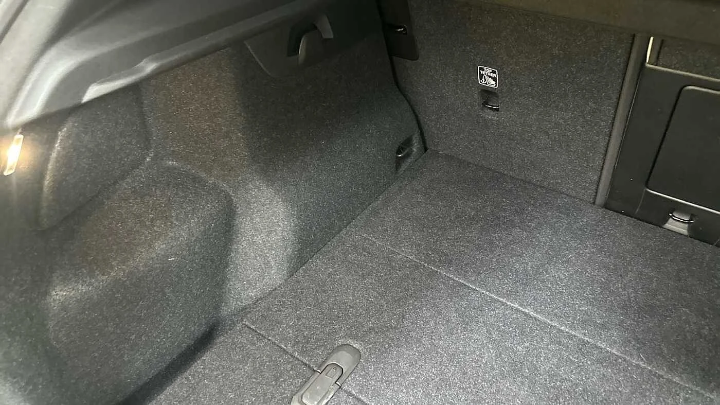 Volvo-EX40-image-17