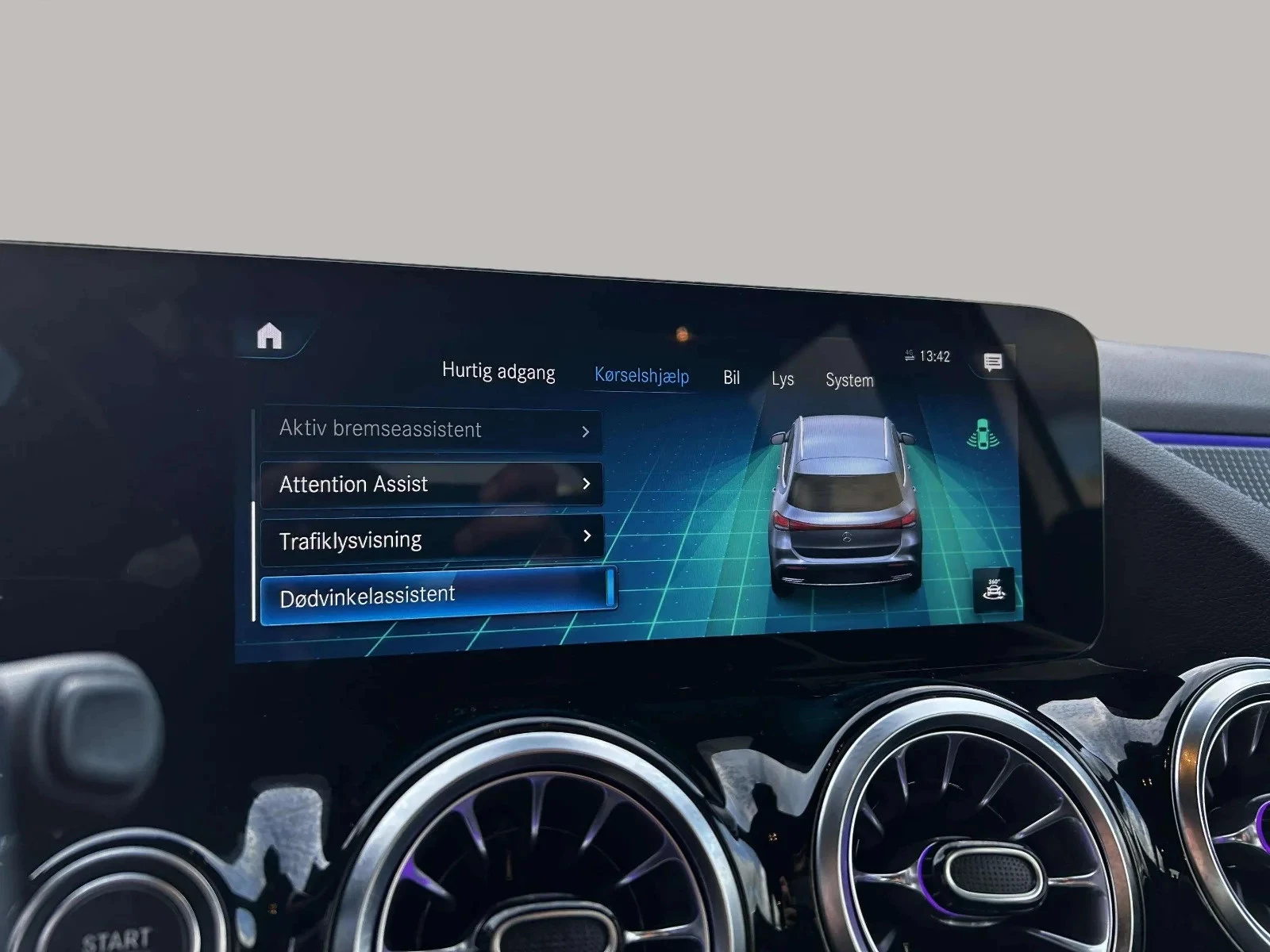 Mercedes-Benz-EQA-image-19