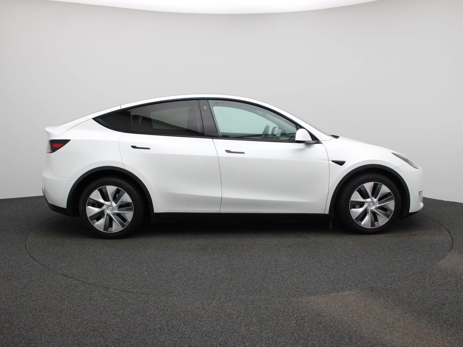 Tesla-Model Y-image-5