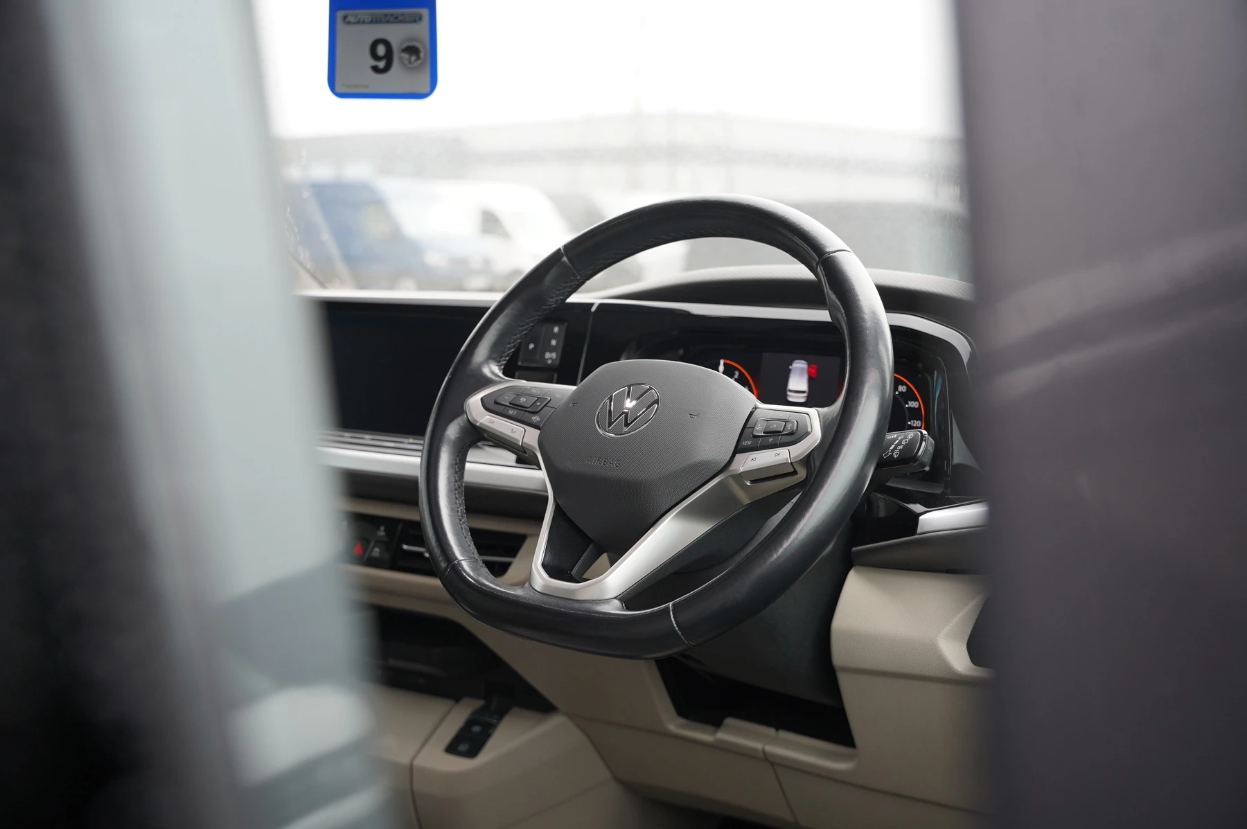 Volkswagen-Multivan-image-15