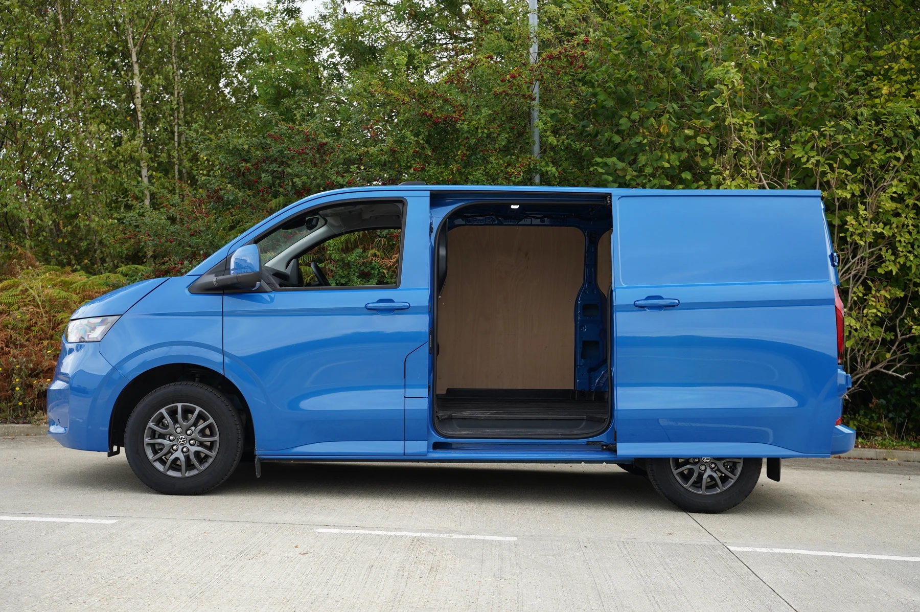 Volkswagen-Transporter-image-37