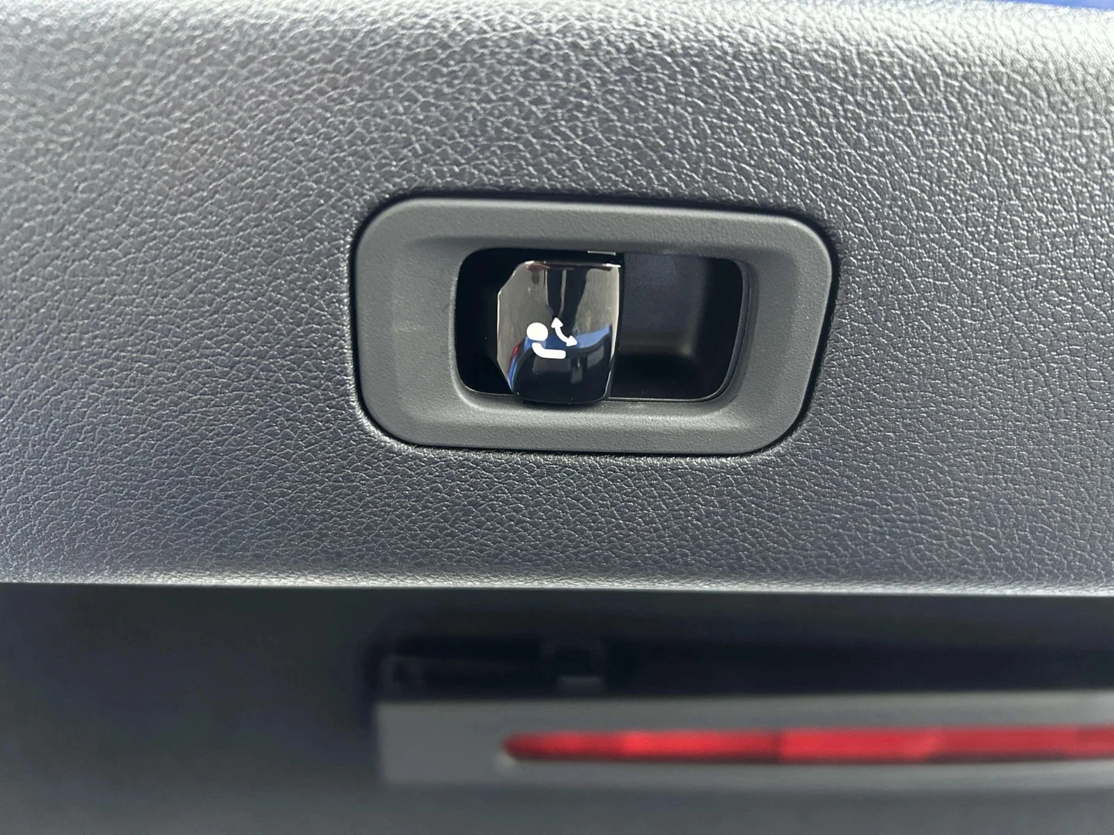 Mercedes-Benz-CLA-image-21