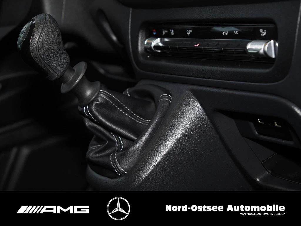 Mercedes-Benz-Vito-image-8