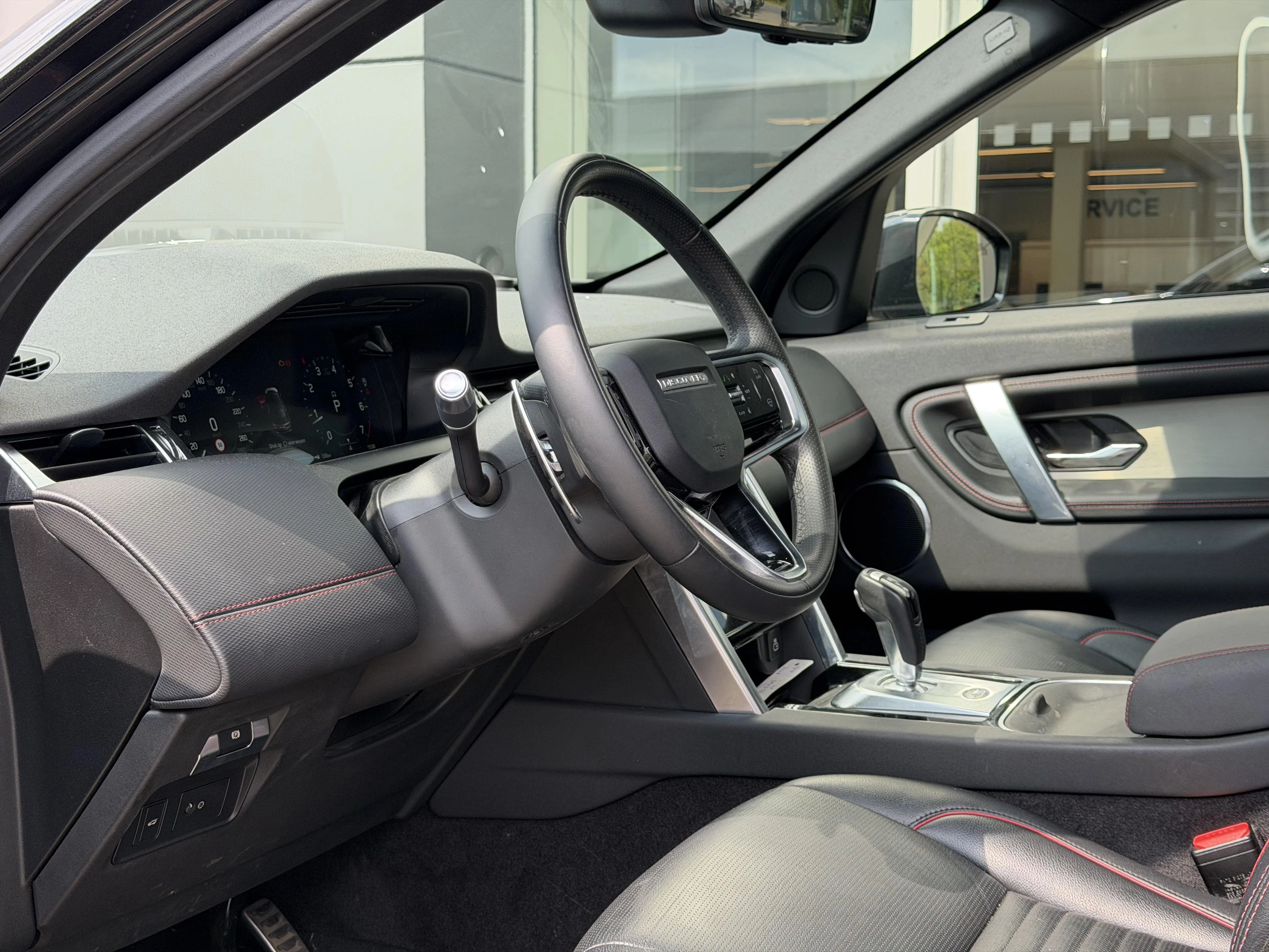 Land Rover-Discovery Sport-image-2