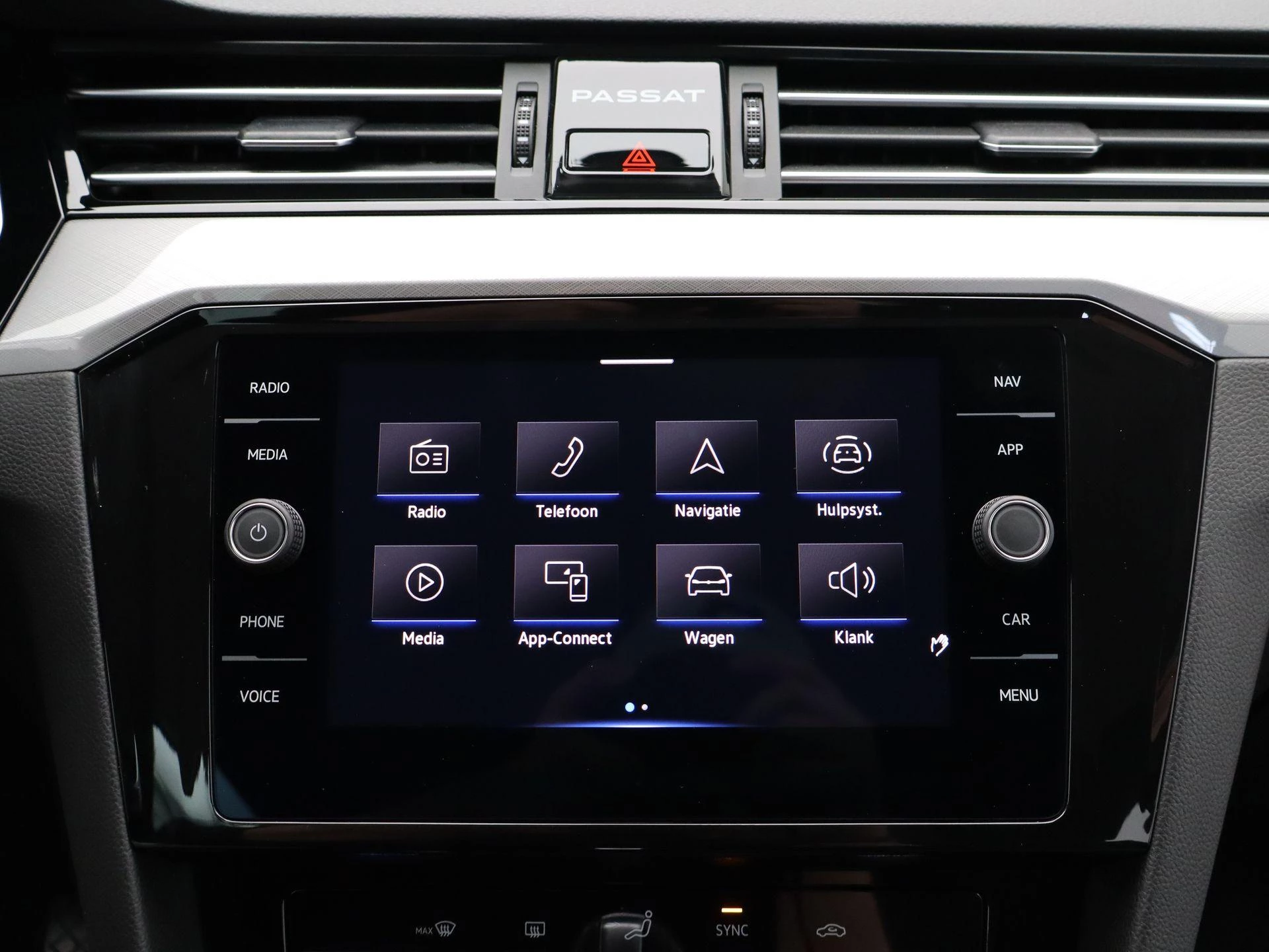 Volkswagen-Passat-image-15