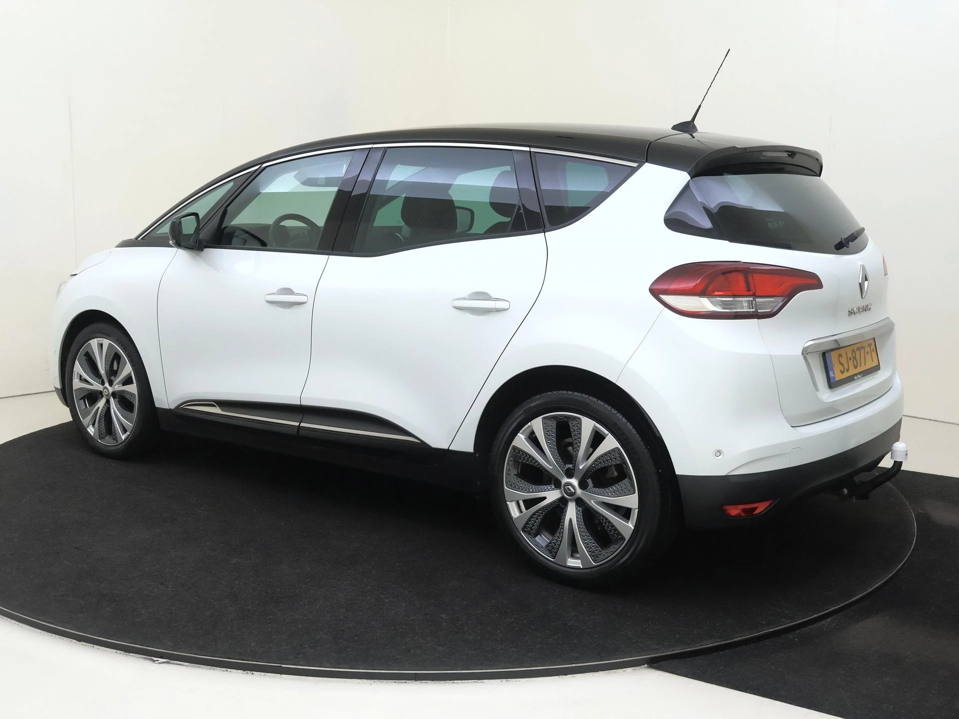 Renault-Scénic-image-4
