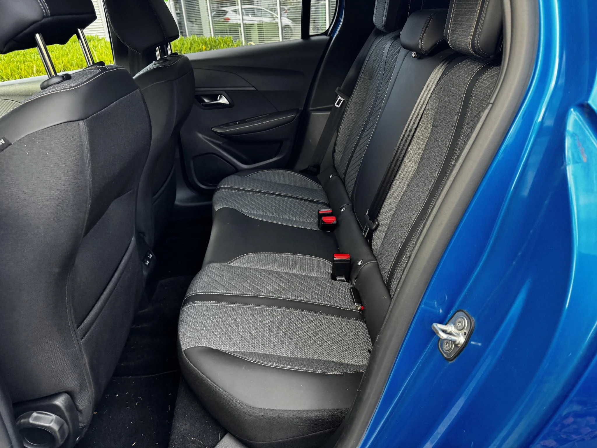 Peugeot-e-208-image-25