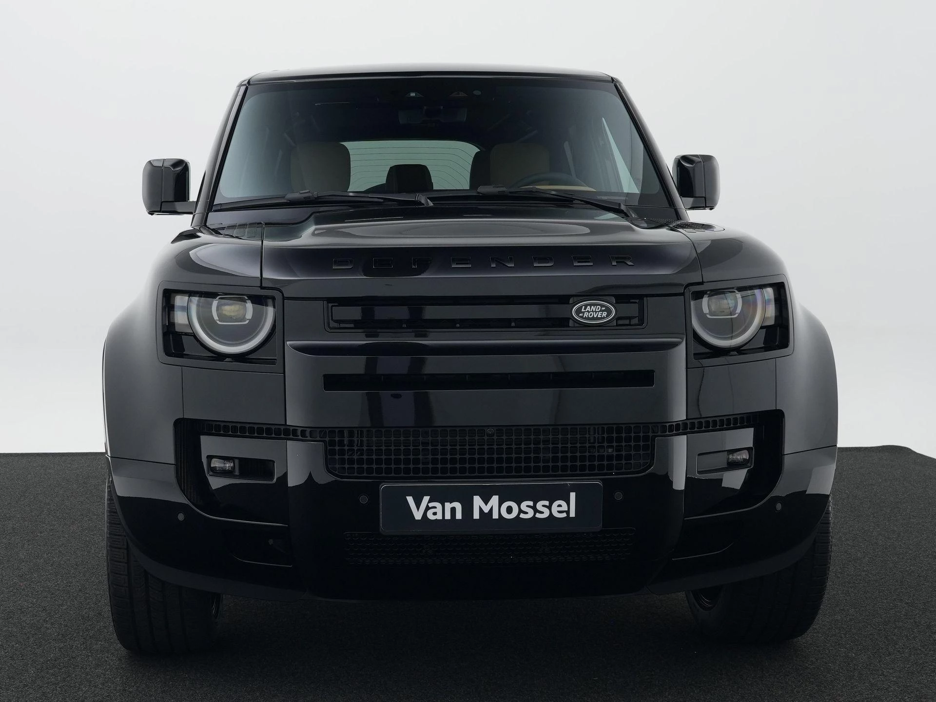 Land Rover-Defender-image-3