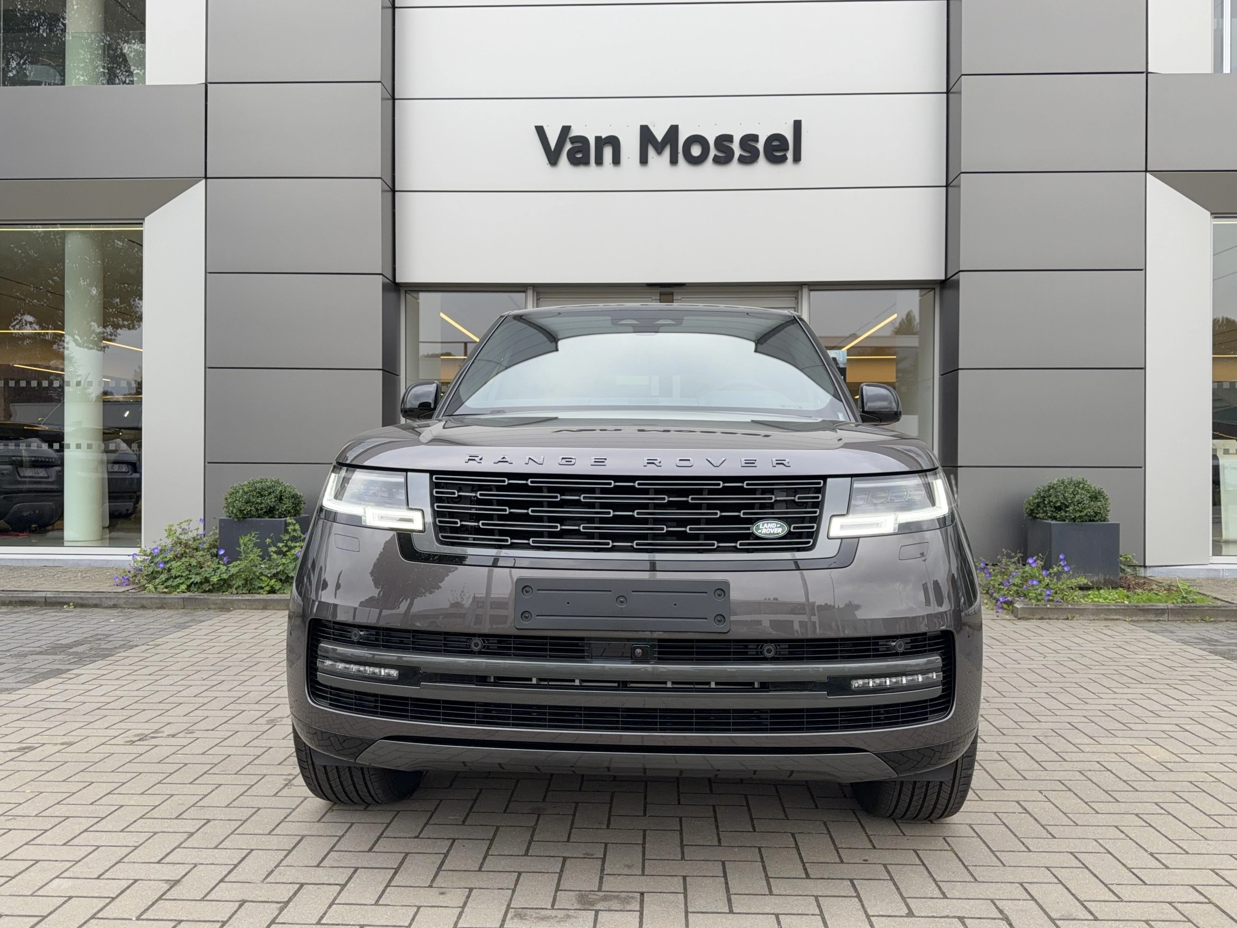 Land Rover-Range Rover-image-1