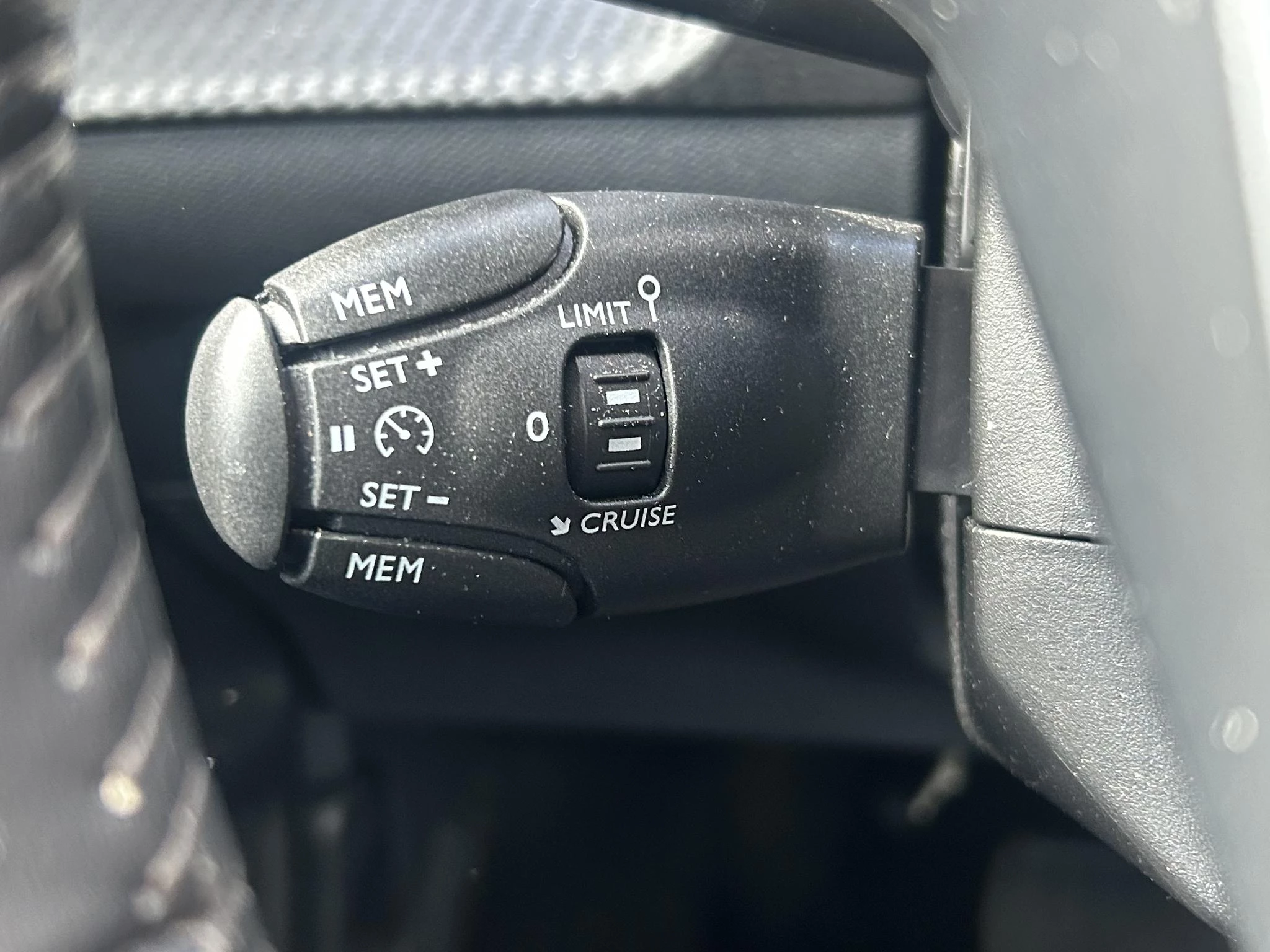 Peugeot-208-image-12