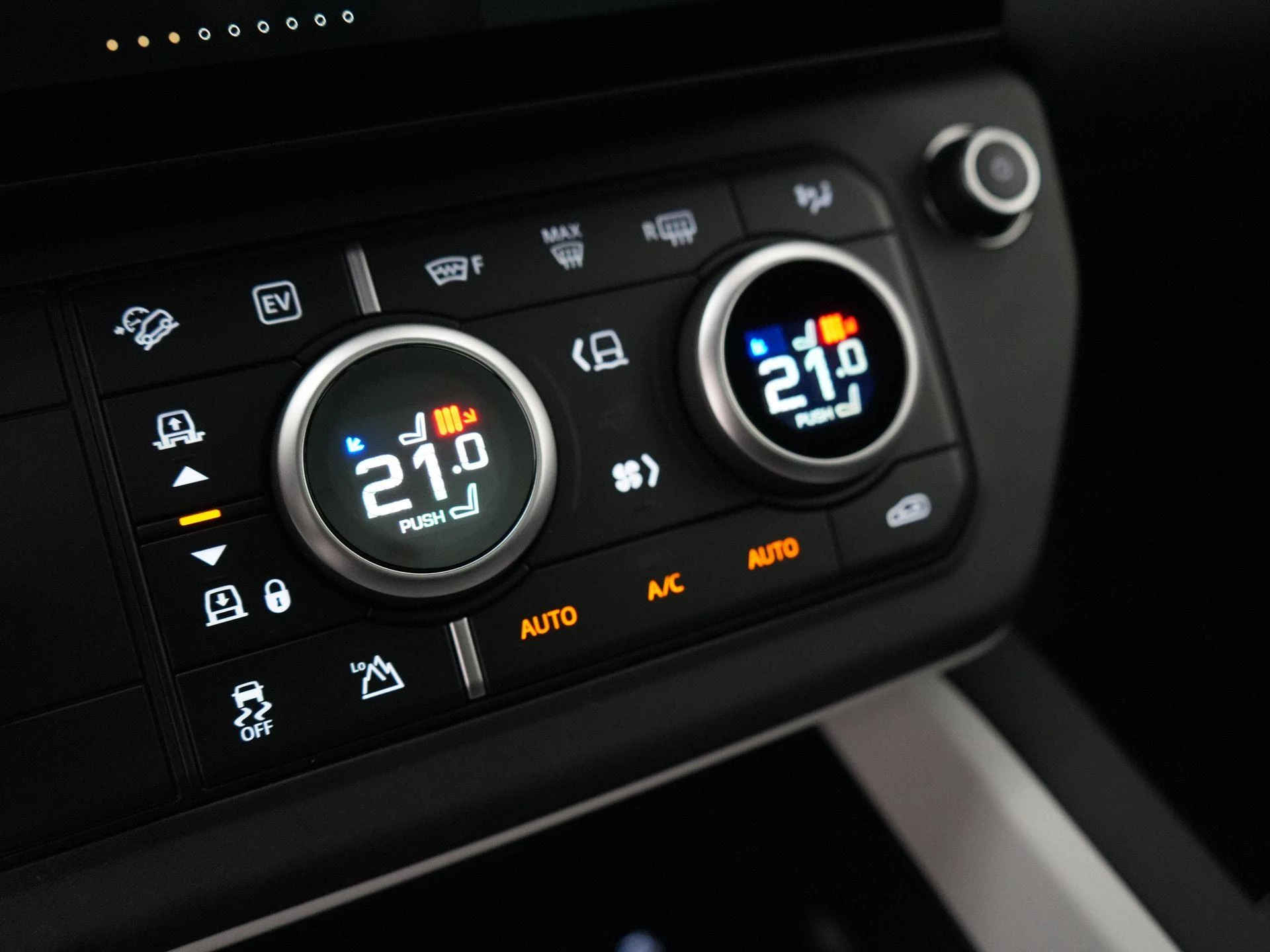 Land Rover-Defender-image-17