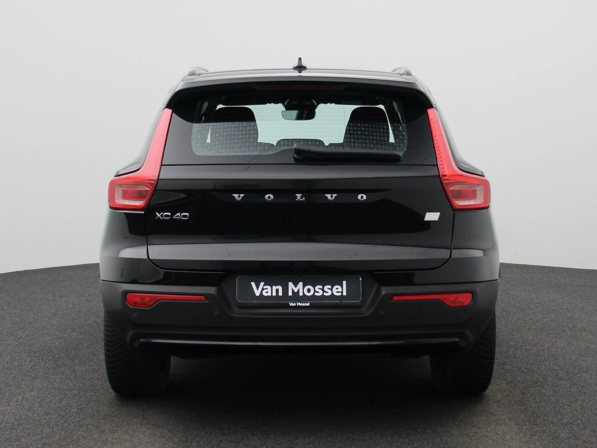 Volvo-EX40-image-4