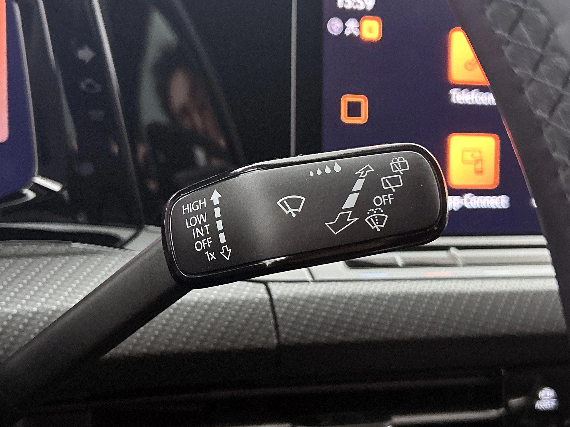 Volkswagen-Golf-image-10