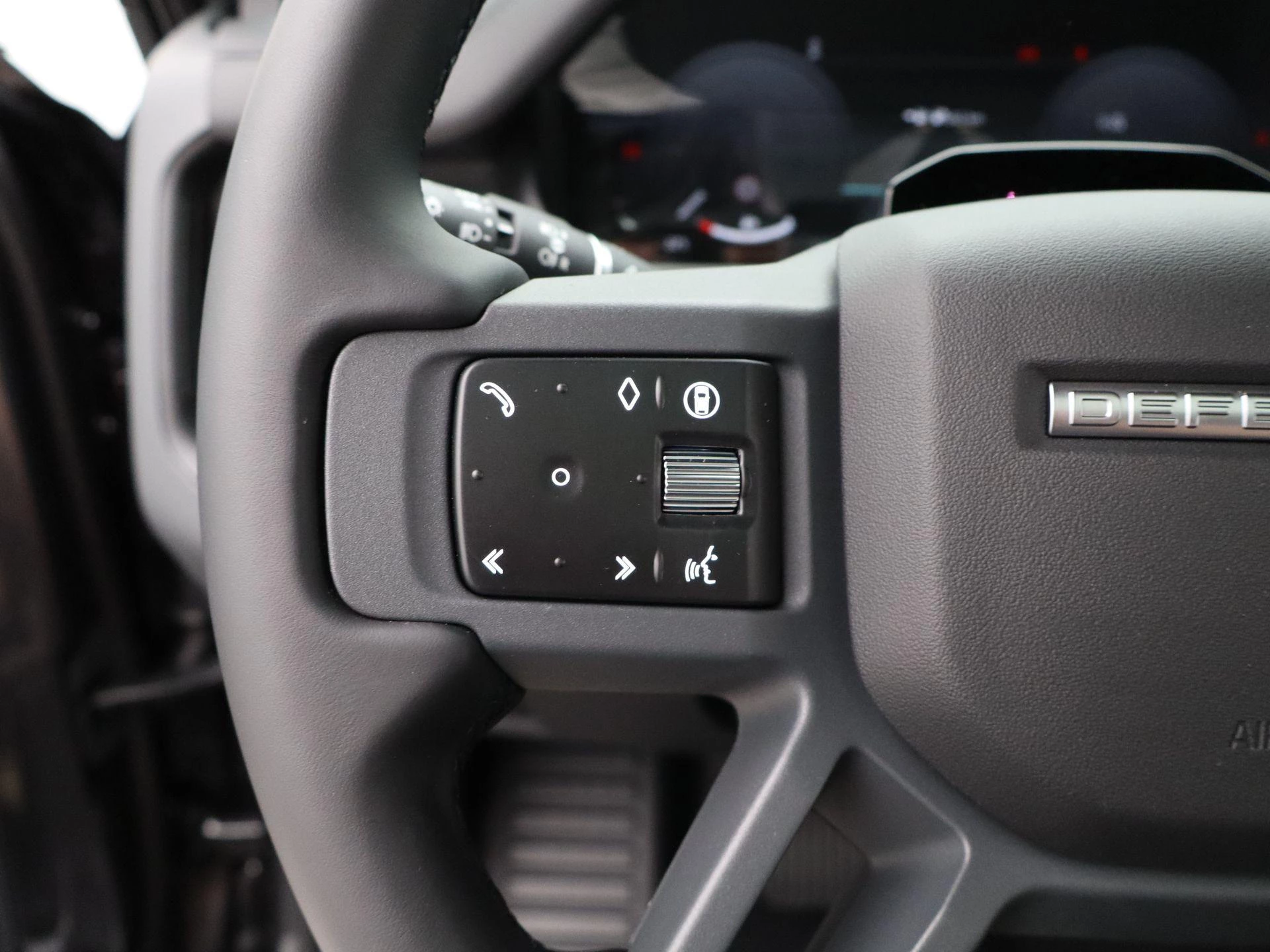 Land Rover-Defender-image-18