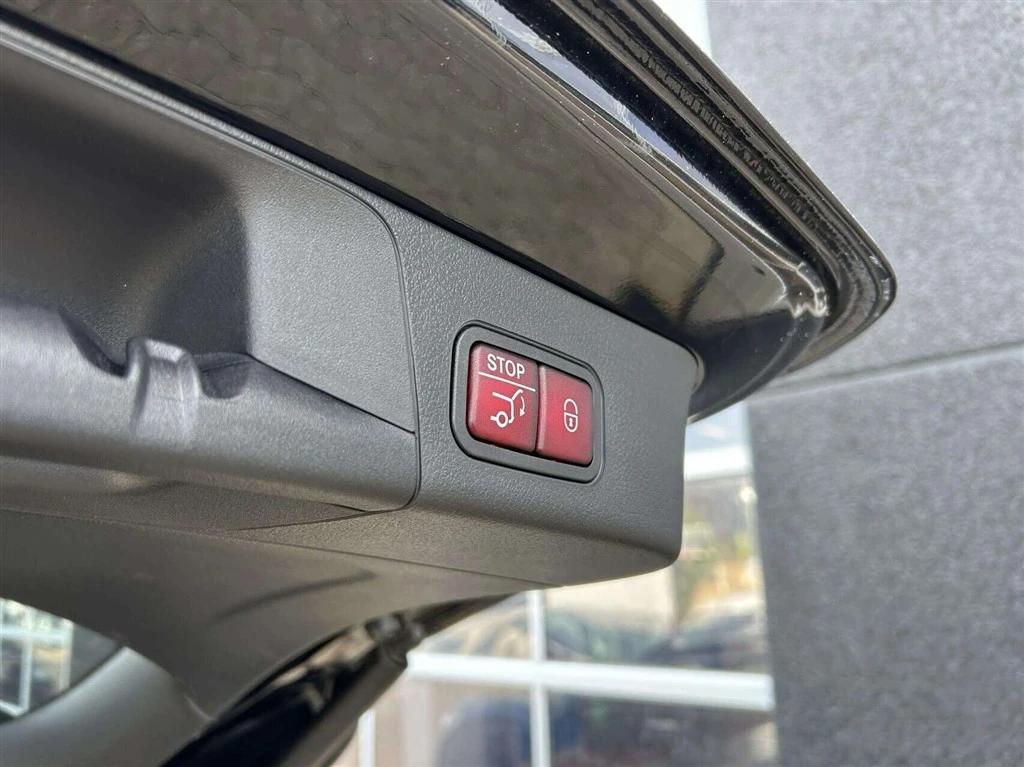Mercedes-Benz-EQB-image-23