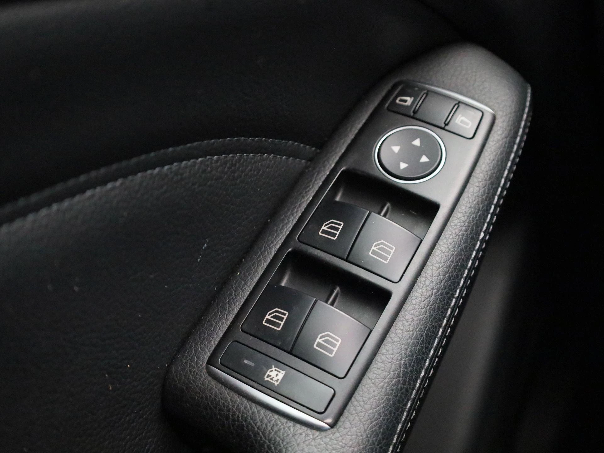 Mercedes-Benz-B-Klasse-image-29