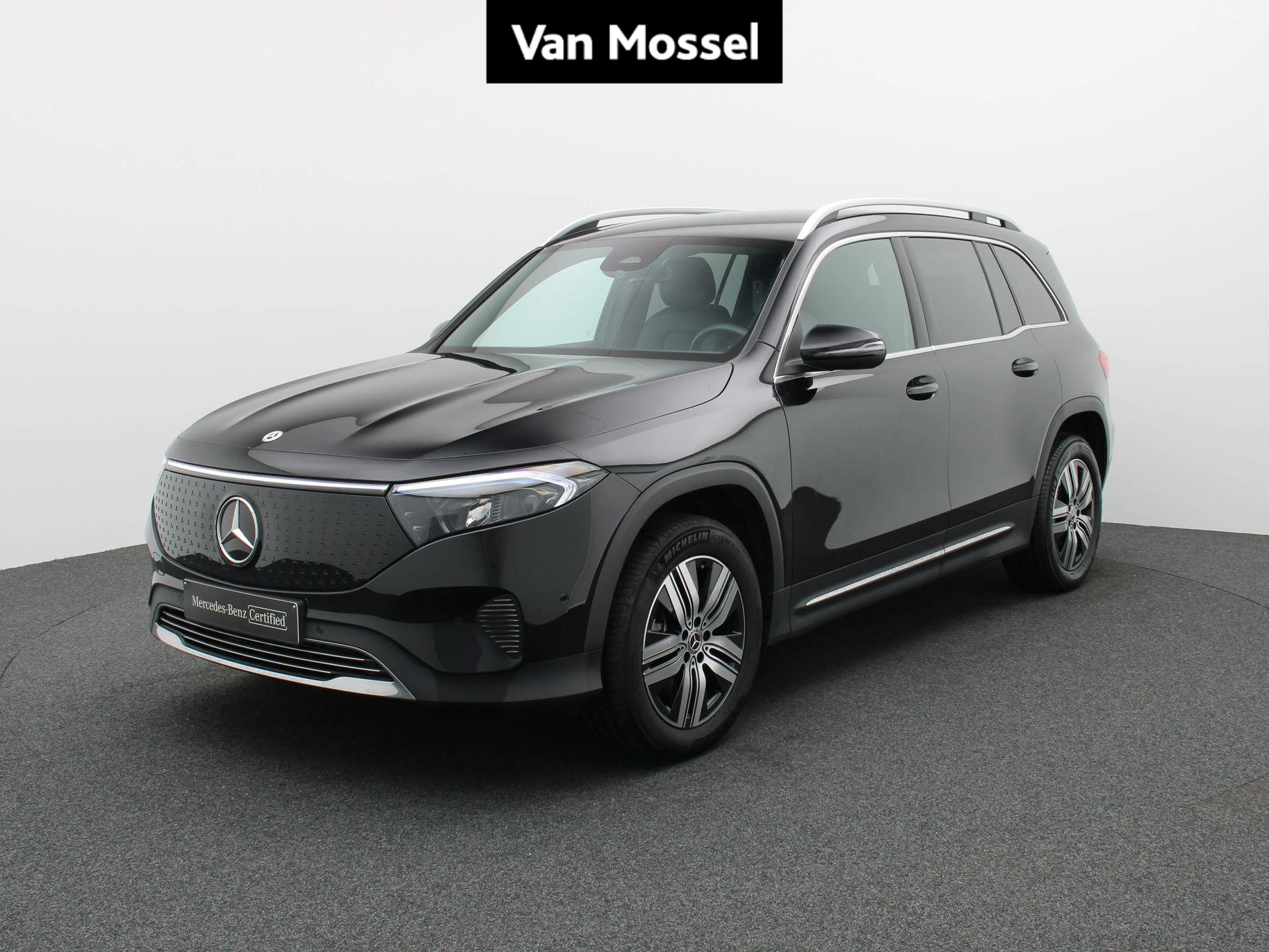 Mercedes-Benz-EQB-image-0