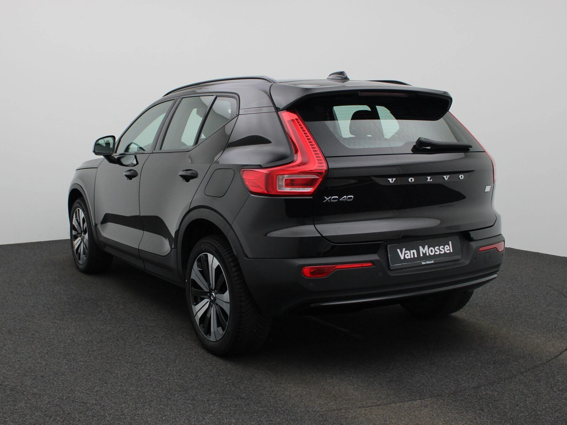 Volvo-XC40-image-1
