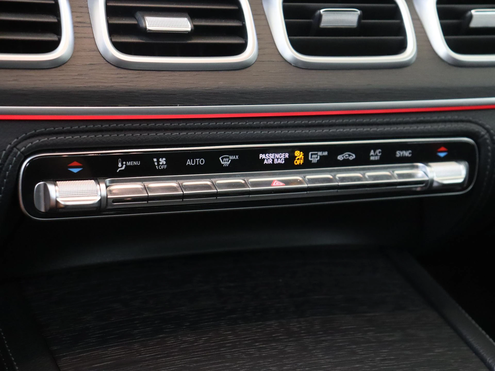 Mercedes-Benz-GLE-image-25