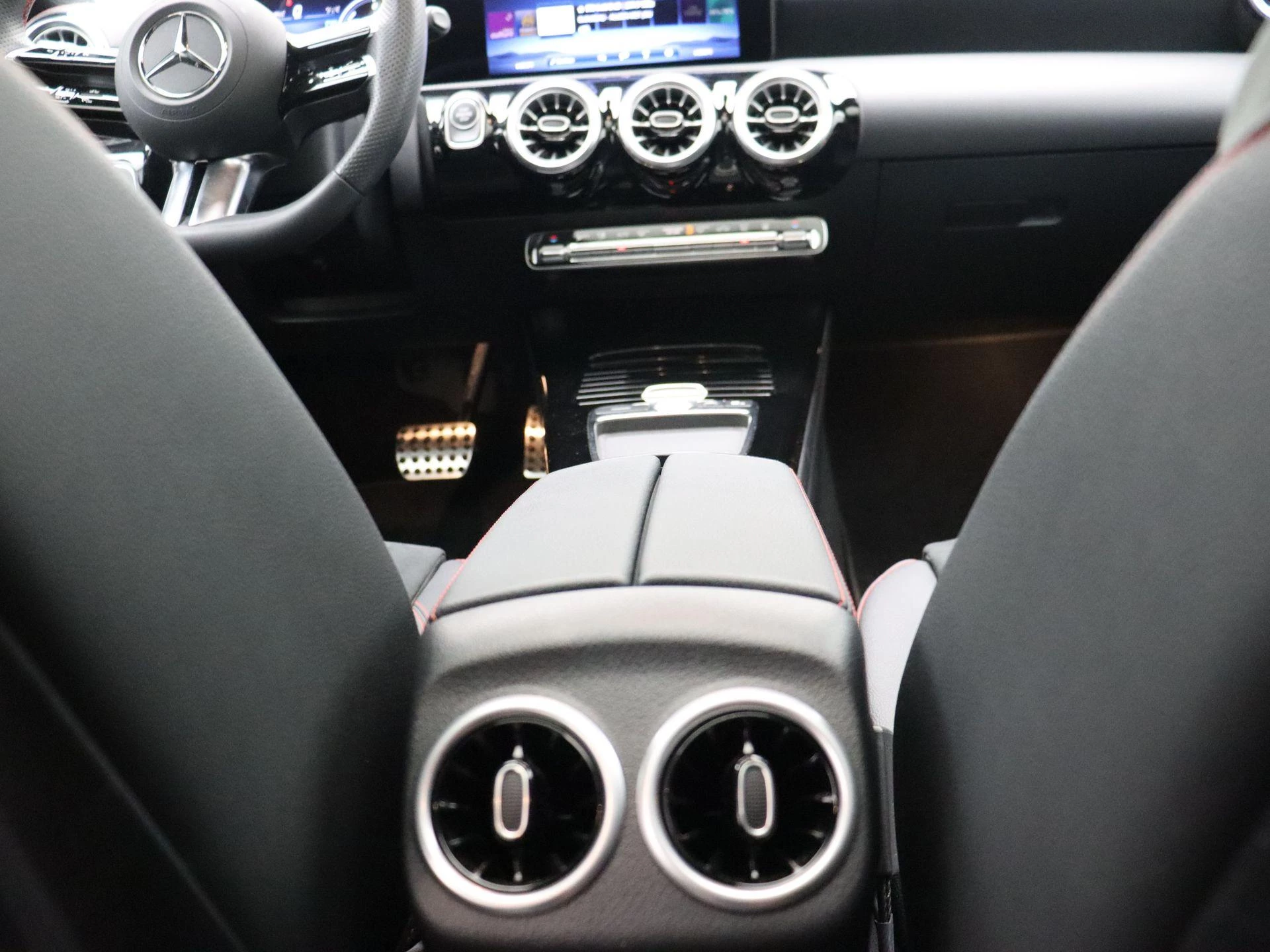 Mercedes-Benz CLA 250 e AMG Line Shooting Brake + MULTIBEAM LED + PANORAMISCH DAK + CARPLAY +