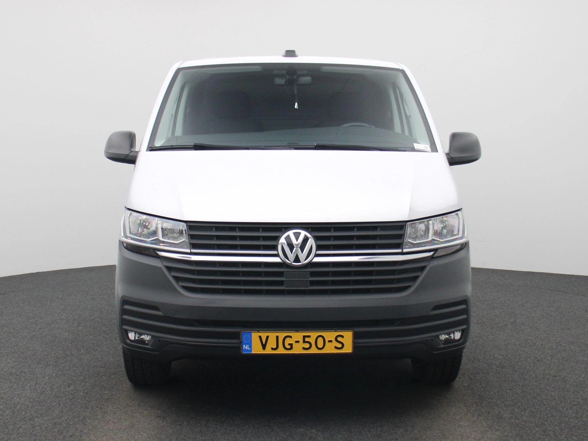 Volkswagen-Transporter-image-2