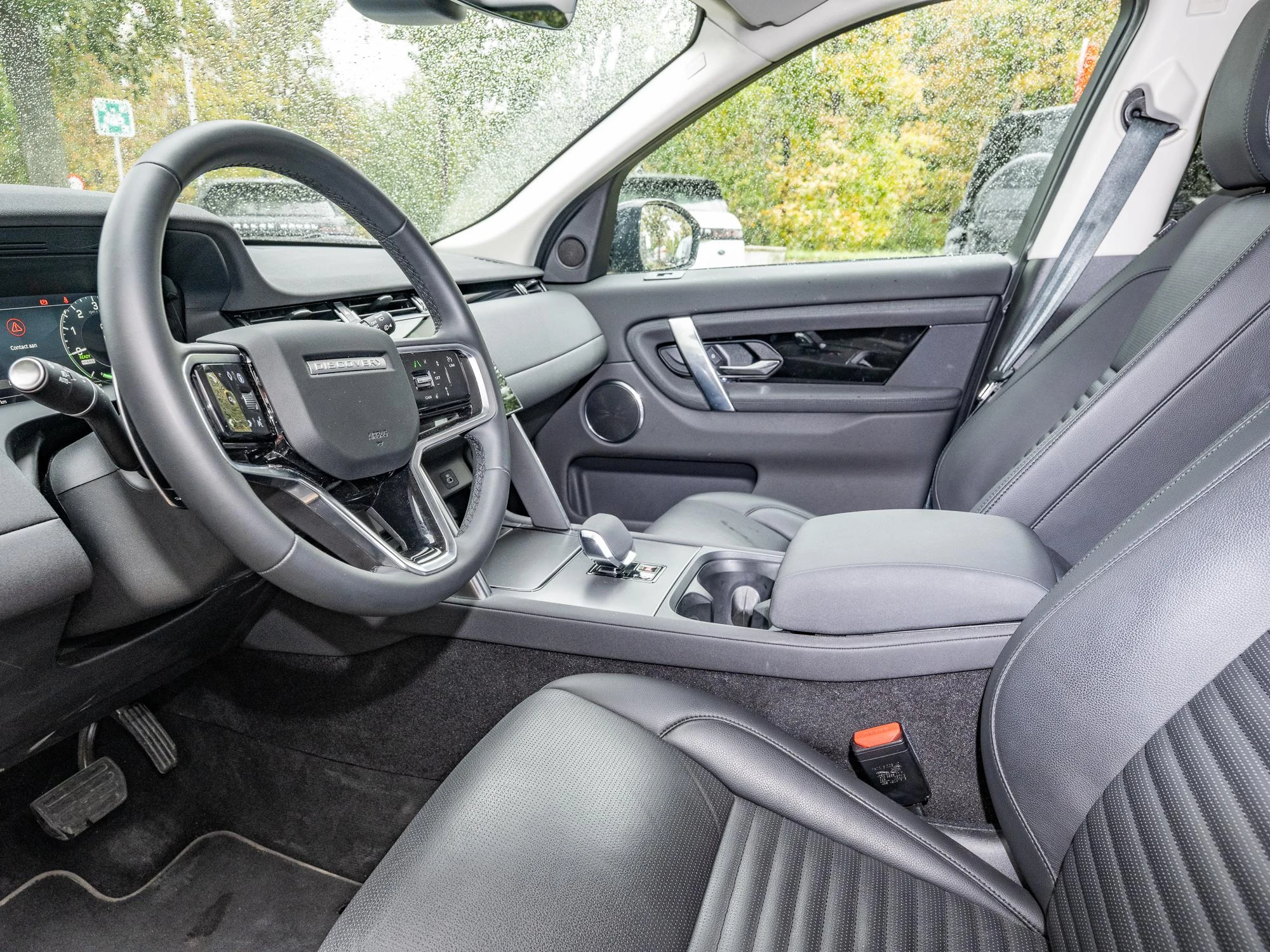 Land Rover-Discovery Sport-image-8
