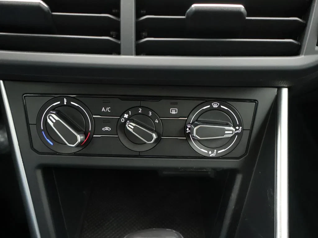 Volkswagen-Polo-image-19