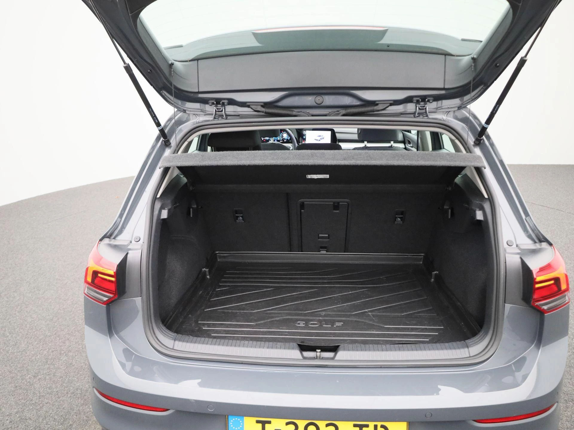 Volkswagen-Golf-image-12