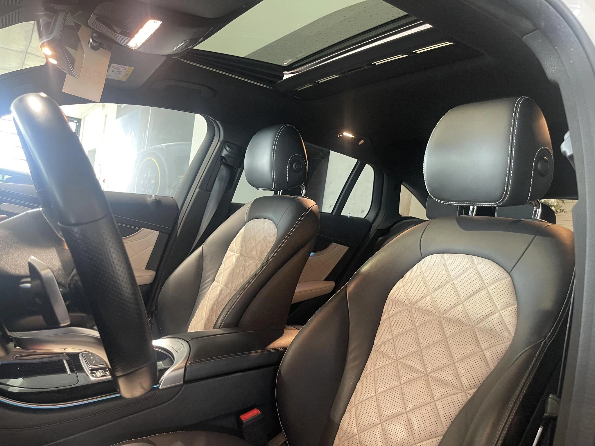 Mercedes-Benz EQC 400 4MATIC AMG LINE + LEDER EXCLUSIVE + CARPLAY + OPENDAK + BUMESTER +