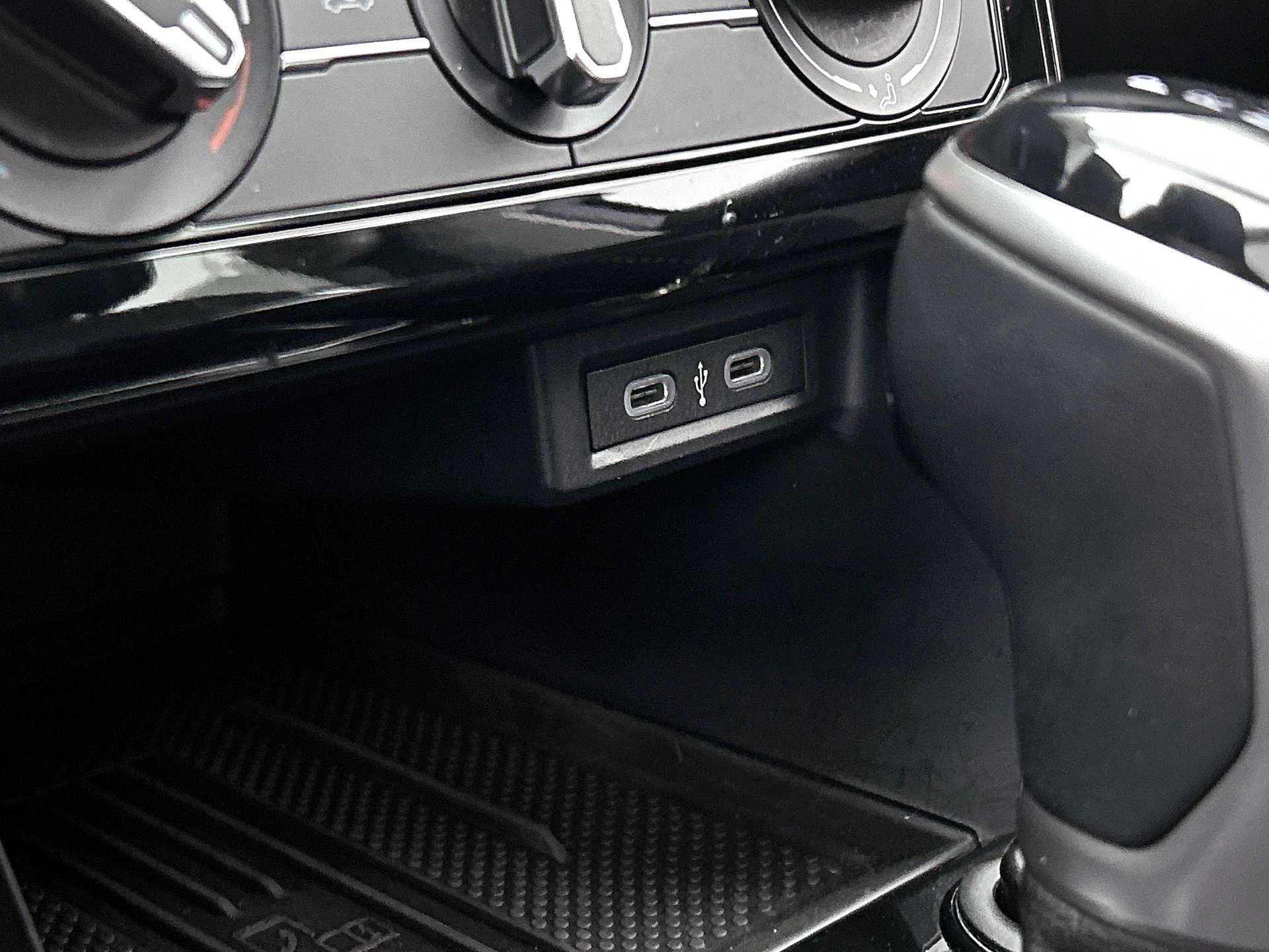 Volkswagen-T-Cross-image-30