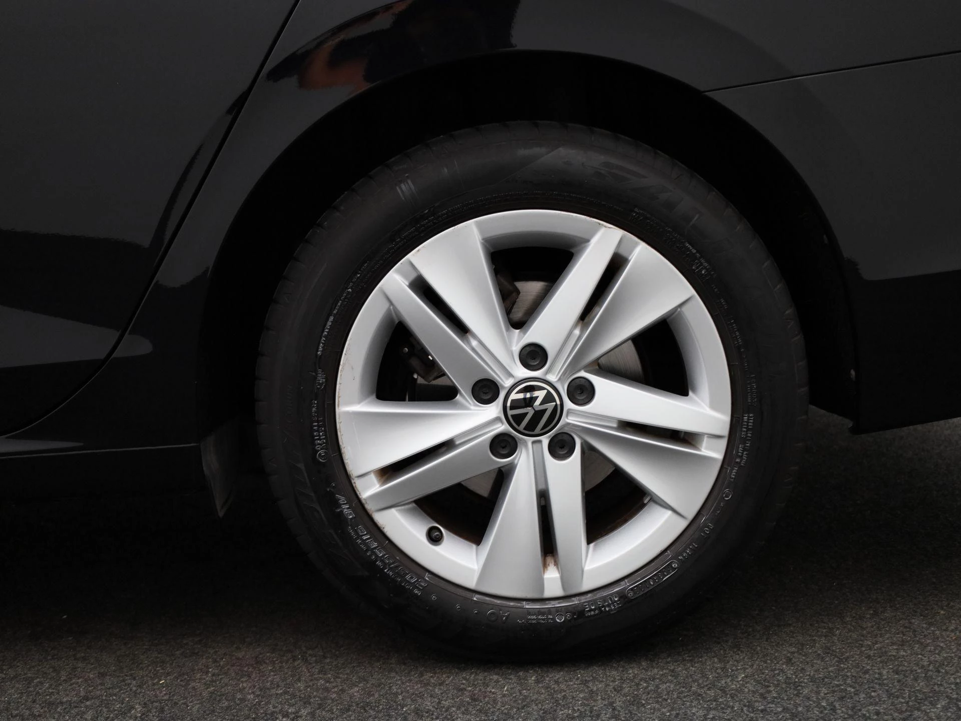 Volkswagen-Golf-image-13