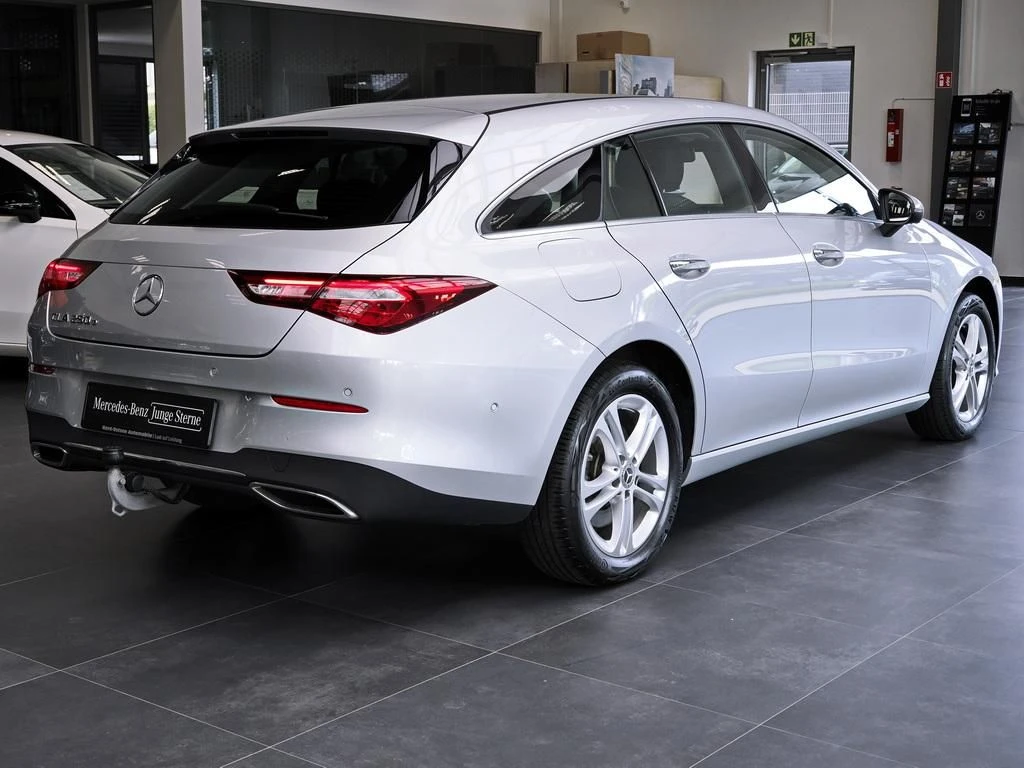 Mercedes-Benz-CLA 250 e-image-5