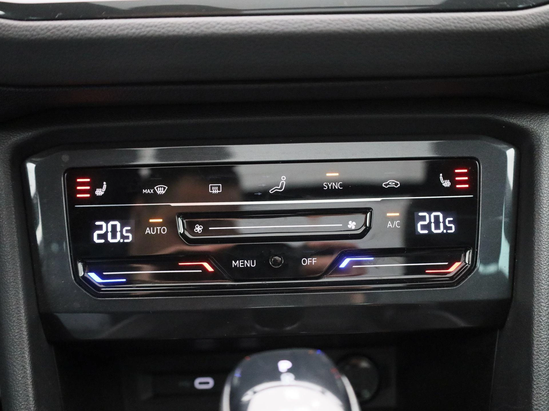 Volkswagen-Tiguan-image-18