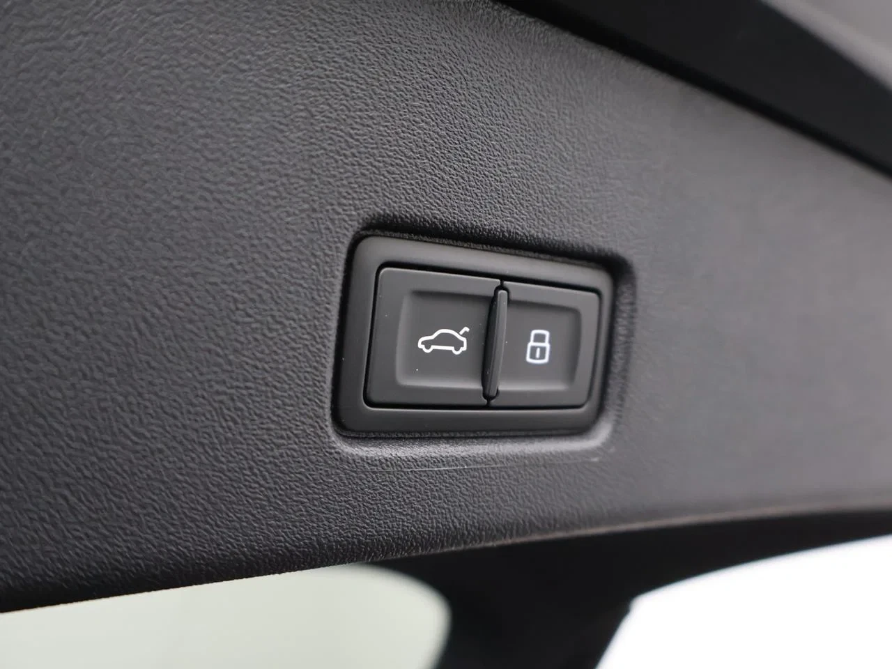 Audi-Q4 e-tron-image-19