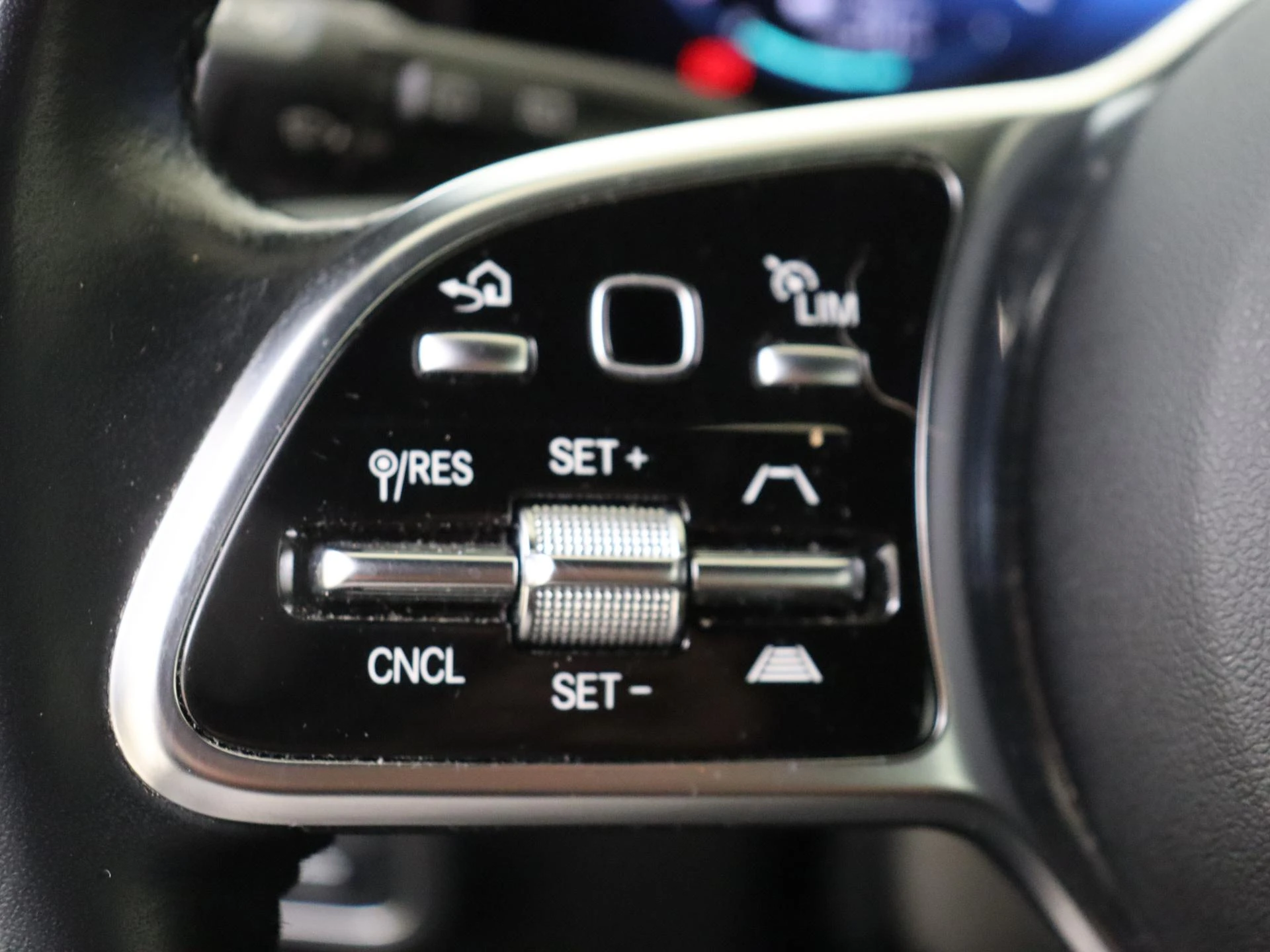 Mercedes-Benz-EQA-image-11
