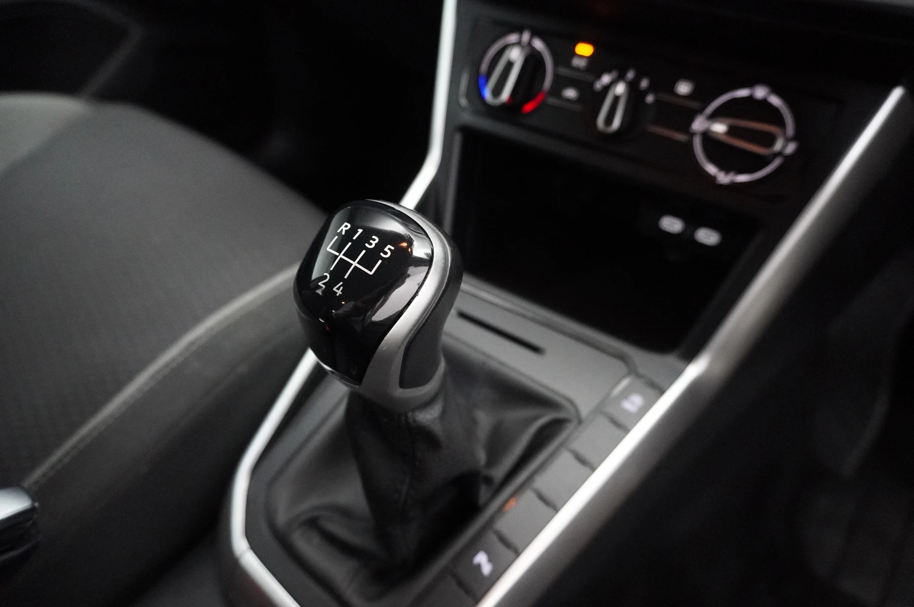 Volkswagen-Polo-image-31