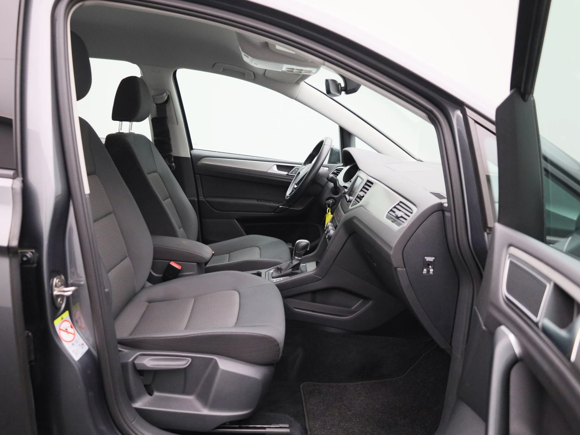 Volkswagen-Golf Sportsvan-image-30