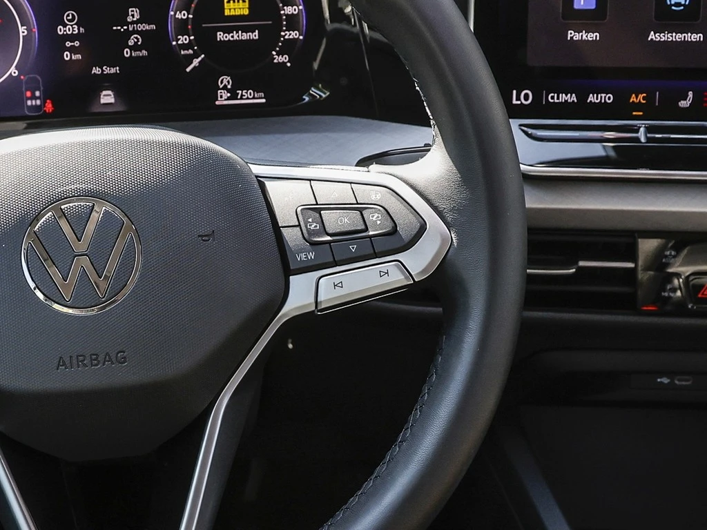 Volkswagen-Golf-image-13